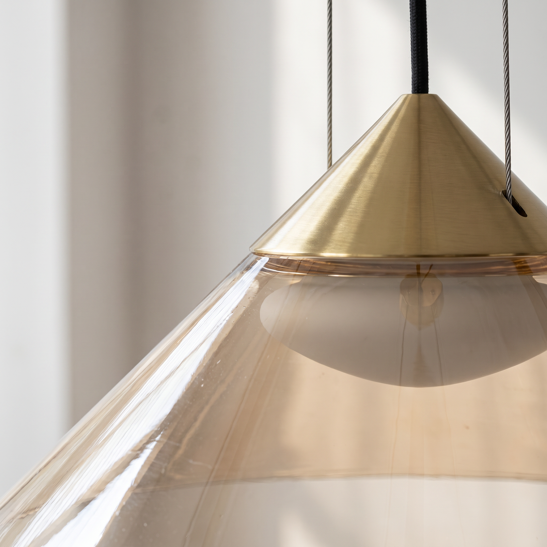 Suspension en Verre Ambré & Or Satiné - Presto 42