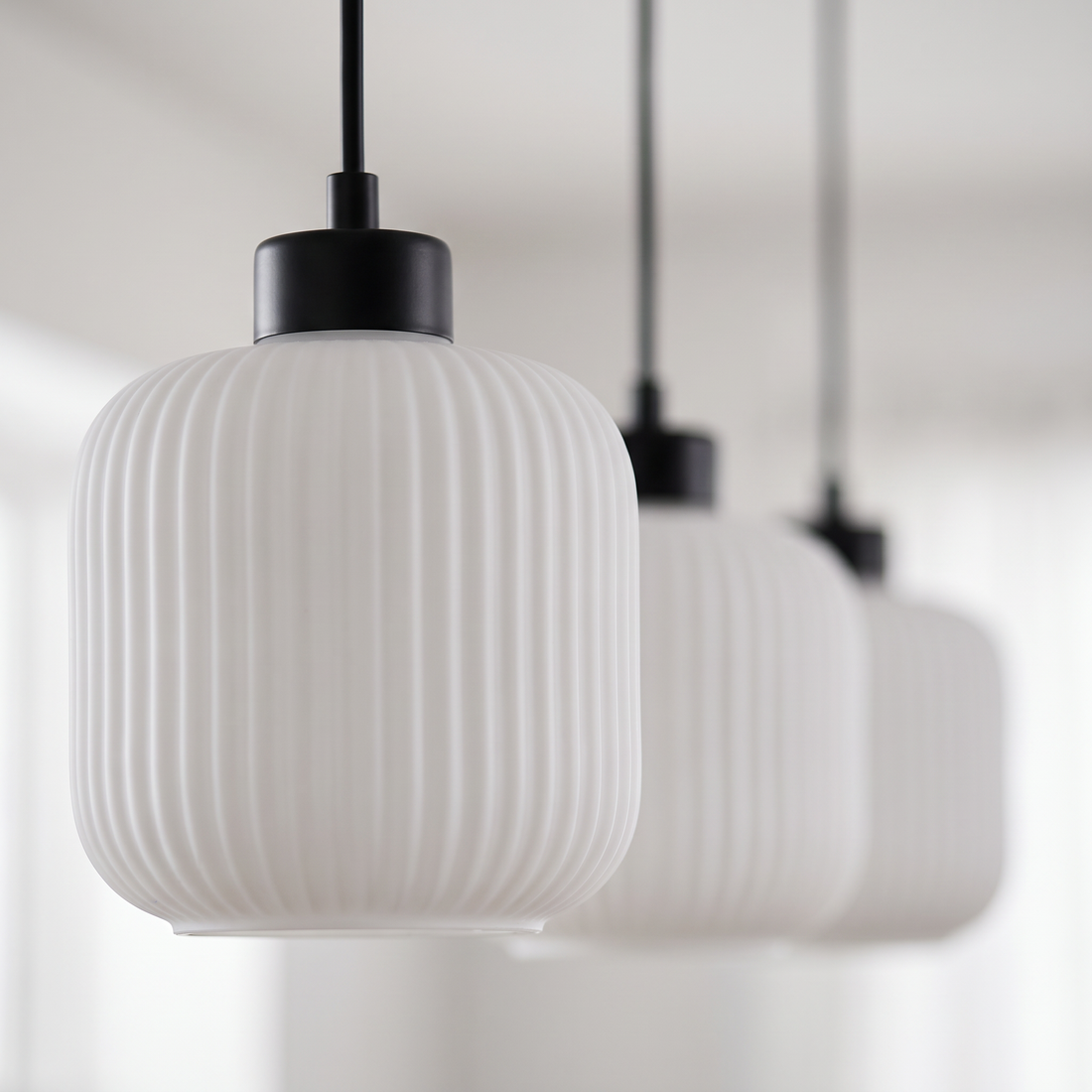 Suspension Barre 3 Lampes en Verre Opale Côtelé - Neva
