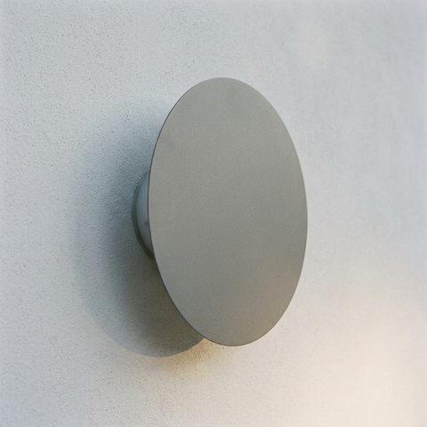 Applique murale LED métal gris Holar — éteinte en situation