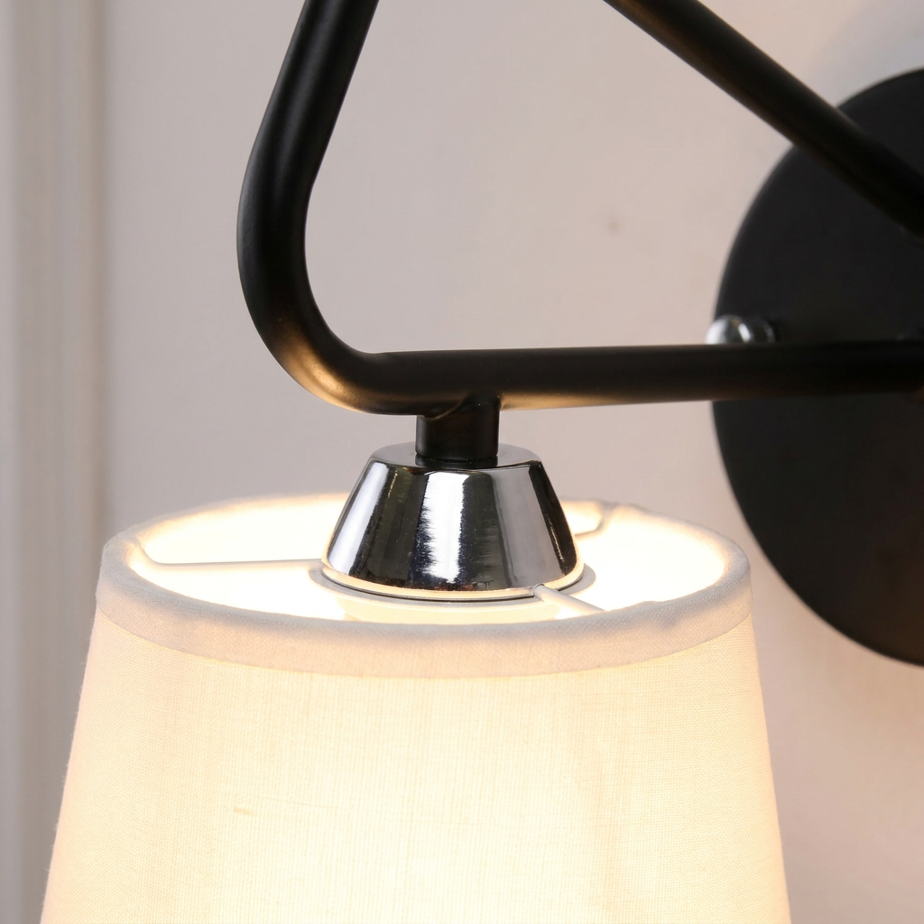 Applique murale métal tissu noir Morley — détail de la lumière
