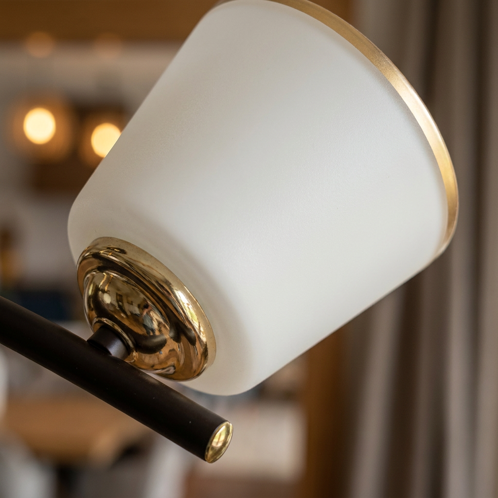 Plafonnier 2 Lampes Acier Verre Noir et Doré — gros plan sur la matiere et la finition