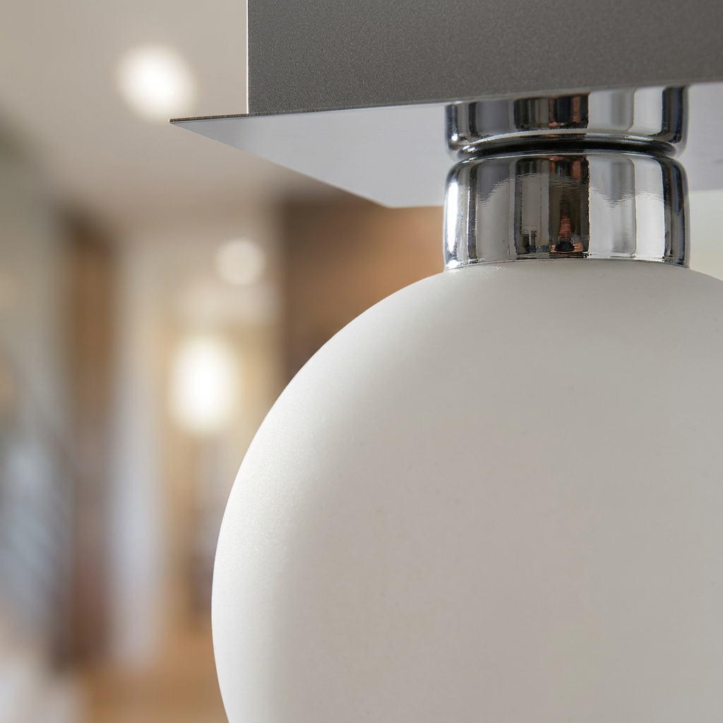 Plafonnier Acier Verre G9 | Oden — gros plan sur la matiere et la finition