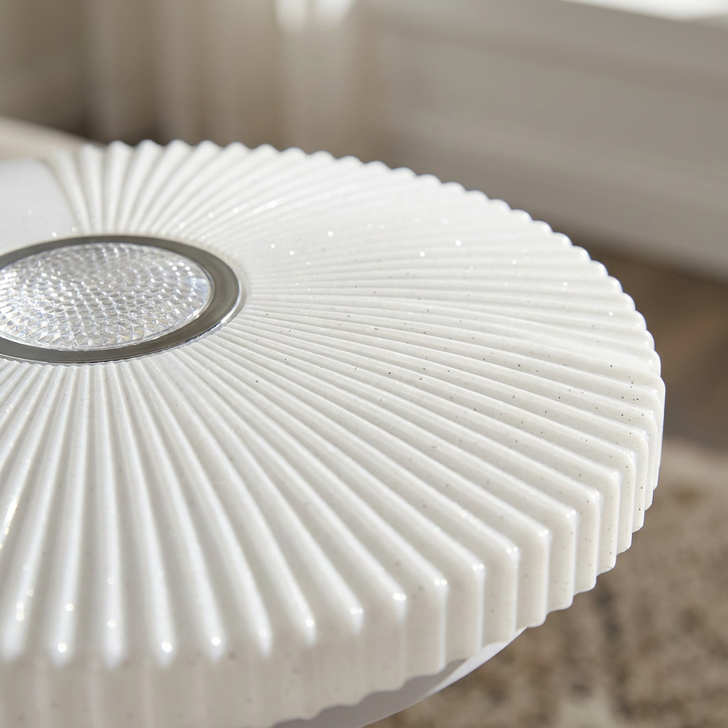 Plafonnier LED Acier Composite Blanc — gros plan sur la matiere et la finition