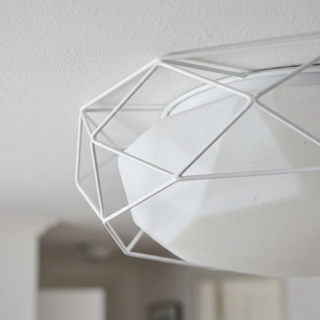 Plafonnier LED Acier Composite Blanc | Sven — detail du bord et de la fixation au plafond