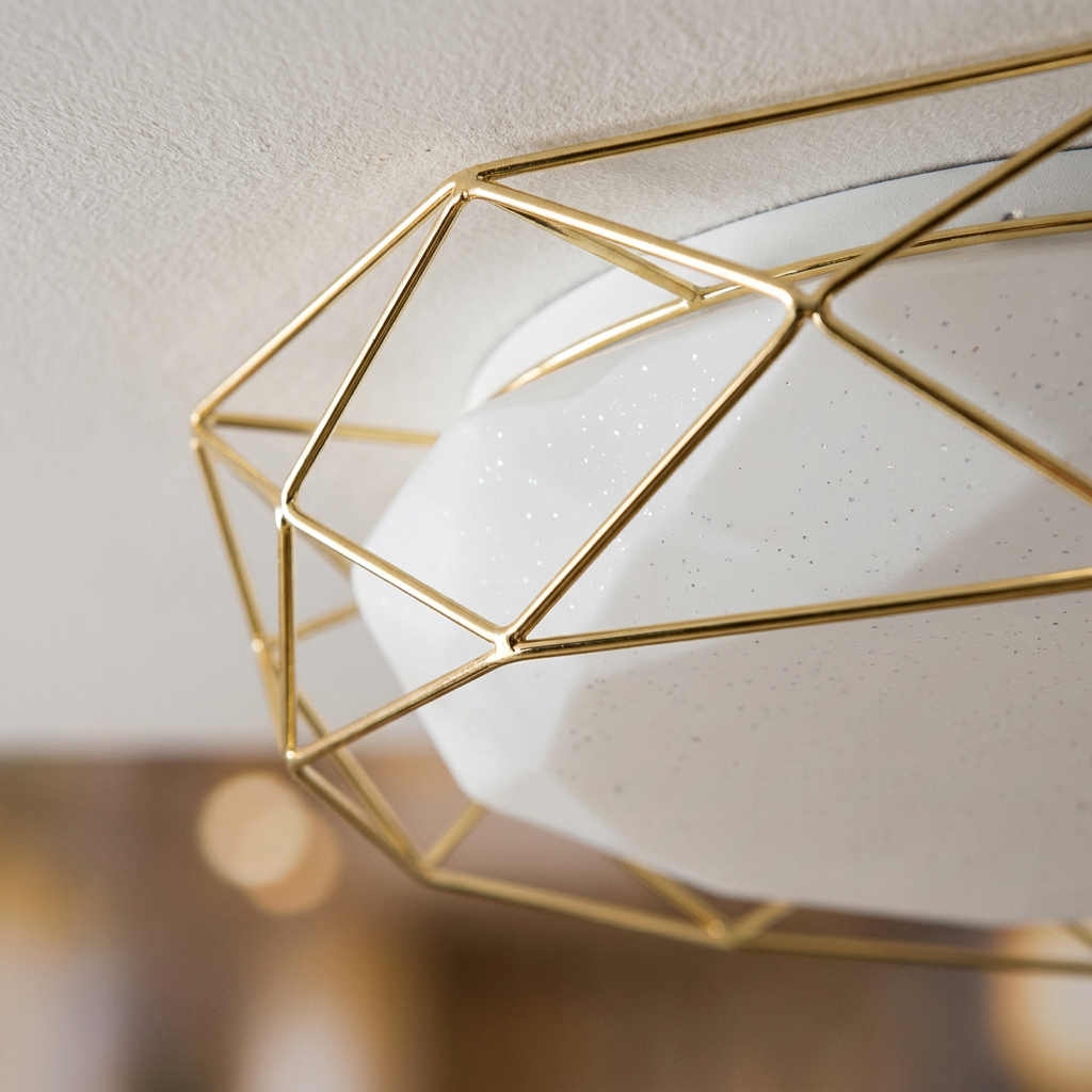 Plafonnier LED Acier Composite Doré | Sven — detail du bord et de la fixation au plafond